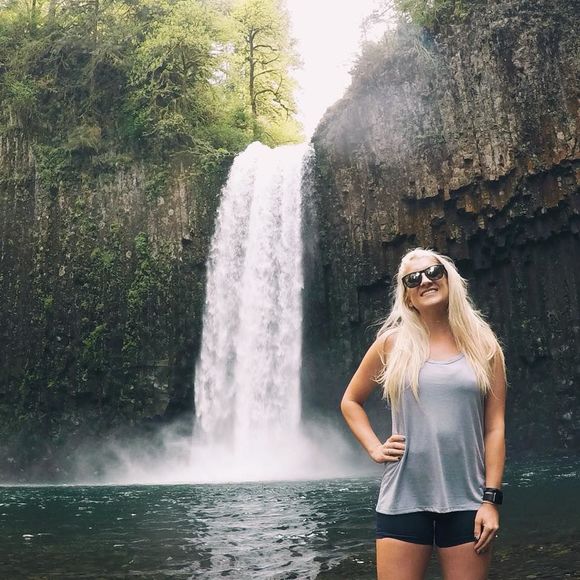 Meet your Posher, Cass - Picture 1 of 5